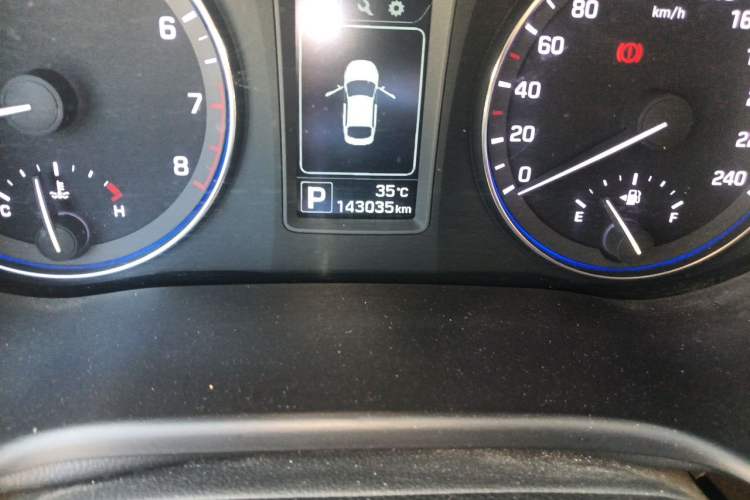 Used Hyundai Mistra 2014 1.8L Automatic Smart GLS Odometer Close Up