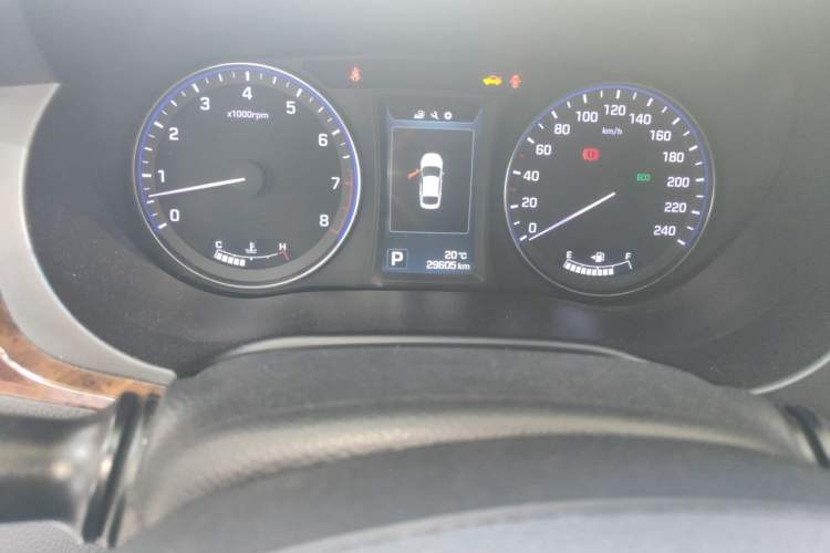 Used Hyundai Mistra 2014 1.8L Automatic Deluxe DLX Model Odometer Close Up