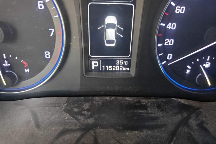 Used Hyundai Mistra 2014 1.8L Automatic Smart GLS Odometer Close Up