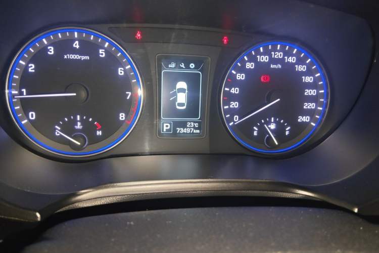 Used Hyundai Mistra 2014 1.8L Automatic Smart GLS Odometer Close Up