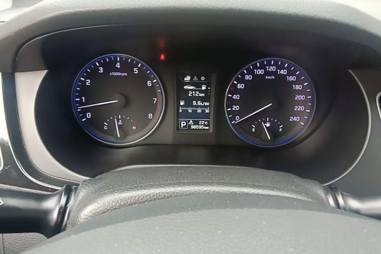 Used Hyundai Mistra 2014 1.8L Automatic Smart GLS Odometer Close Up