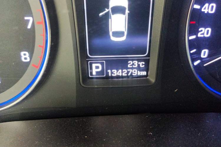Used Hyundai Mistra 2014 1.8L Automatic Smart GLS Odometer Close Up