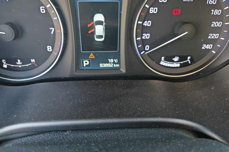 Used Hyundai Mistra 2014 1.8L Automatic Deluxe DLX Model Odometer Close Up