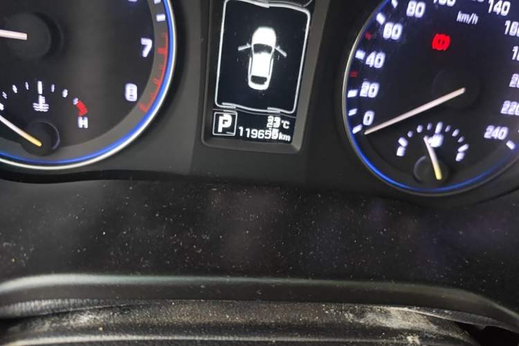 Used Hyundai Mistra 2014 1.8L Automatic Smart GLS Odometer Close Up