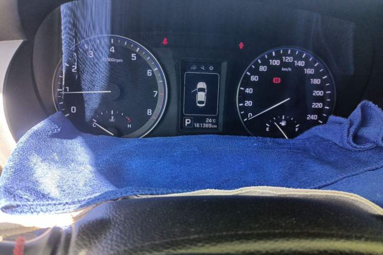 Used Hyundai Mistra 2014 1.8L Automatic Smart GLS Odometer Close Up