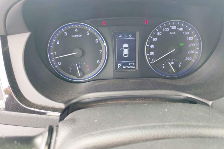 Used Hyundai Mistra 2014 1.8L Automatic Smart GLS Odometer Close Up