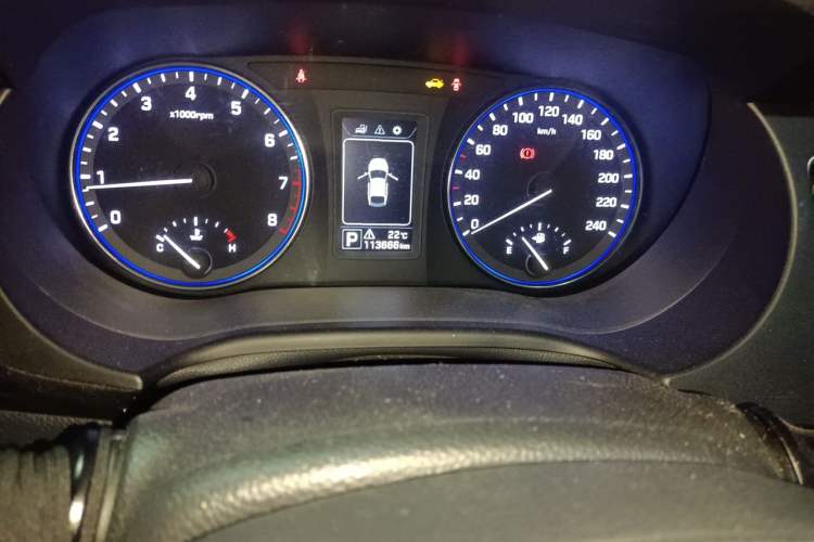 Used Hyundai Mistra 2014 1.8L Automatic Smart GLS Odometer Close Up