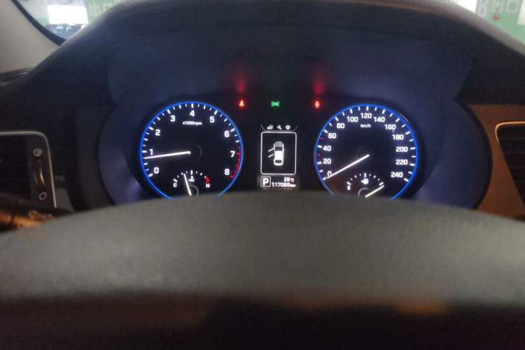 Used Hyundai Mistra 2014 1.8L Automatic Smart GLS Odometer Close Up