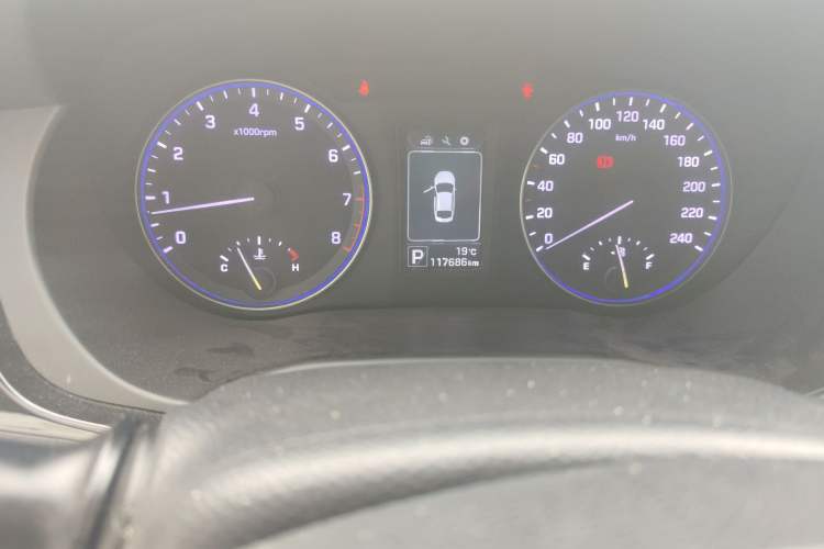 Used Hyundai Mistra 2014 1.8L Automatic Smart GLS Odometer Close Up