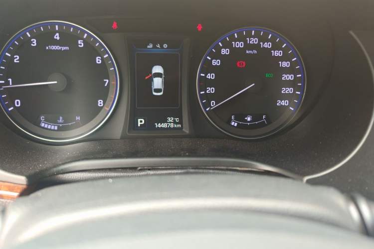 Used Hyundai Mistra 2014 1.8L Automatic Deluxe DLX Model Odometer Close Up