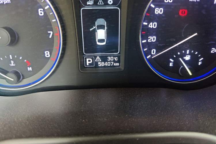 Used Hyundai Mistra 2014 1.8L Automatic Smart GLS Odometer Close Up