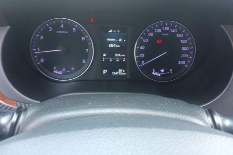 Used Hyundai Mistra 2014 1.8L Automatic Deluxe DLX Model Odometer Close Up