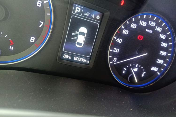 Used Hyundai Mistra 2014 1.8L Automatic Smart GLS Odometer Close Up