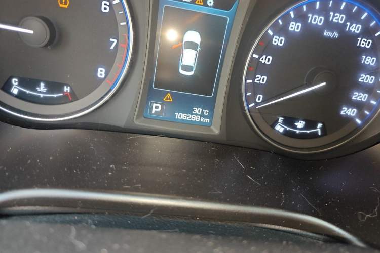 Used Hyundai Mistra 2014 1.8L Automatic Deluxe DLX Model Odometer Close Up