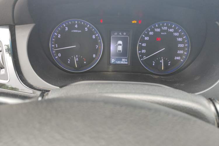 Used Hyundai Mistra 2014 1.8L Automatic Smart GLS Odometer Close Up