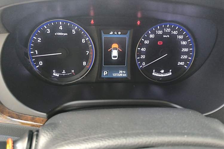 Used Hyundai Mistra 2014 1.8L Automatic Deluxe DLX Model Odometer Close Up