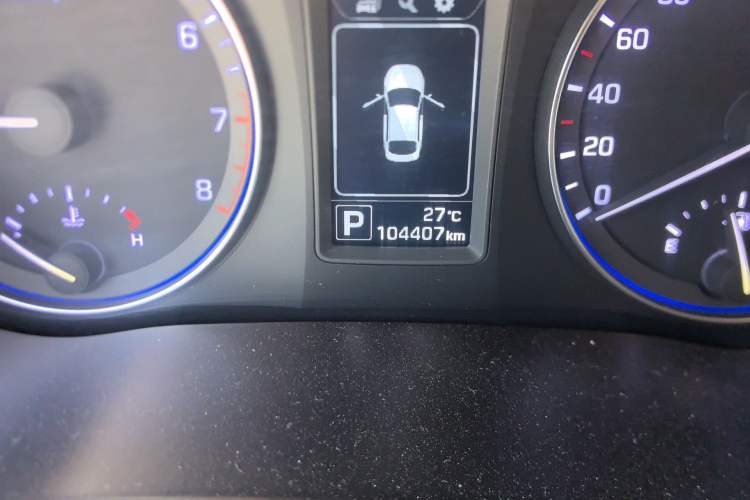Used Hyundai Mistra 2014 1.8L Automatic Smart GLS Odometer Close Up