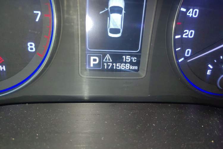 Used Hyundai Mistra 2014 1.8L Automatic Smart GLS Odometer Close Up