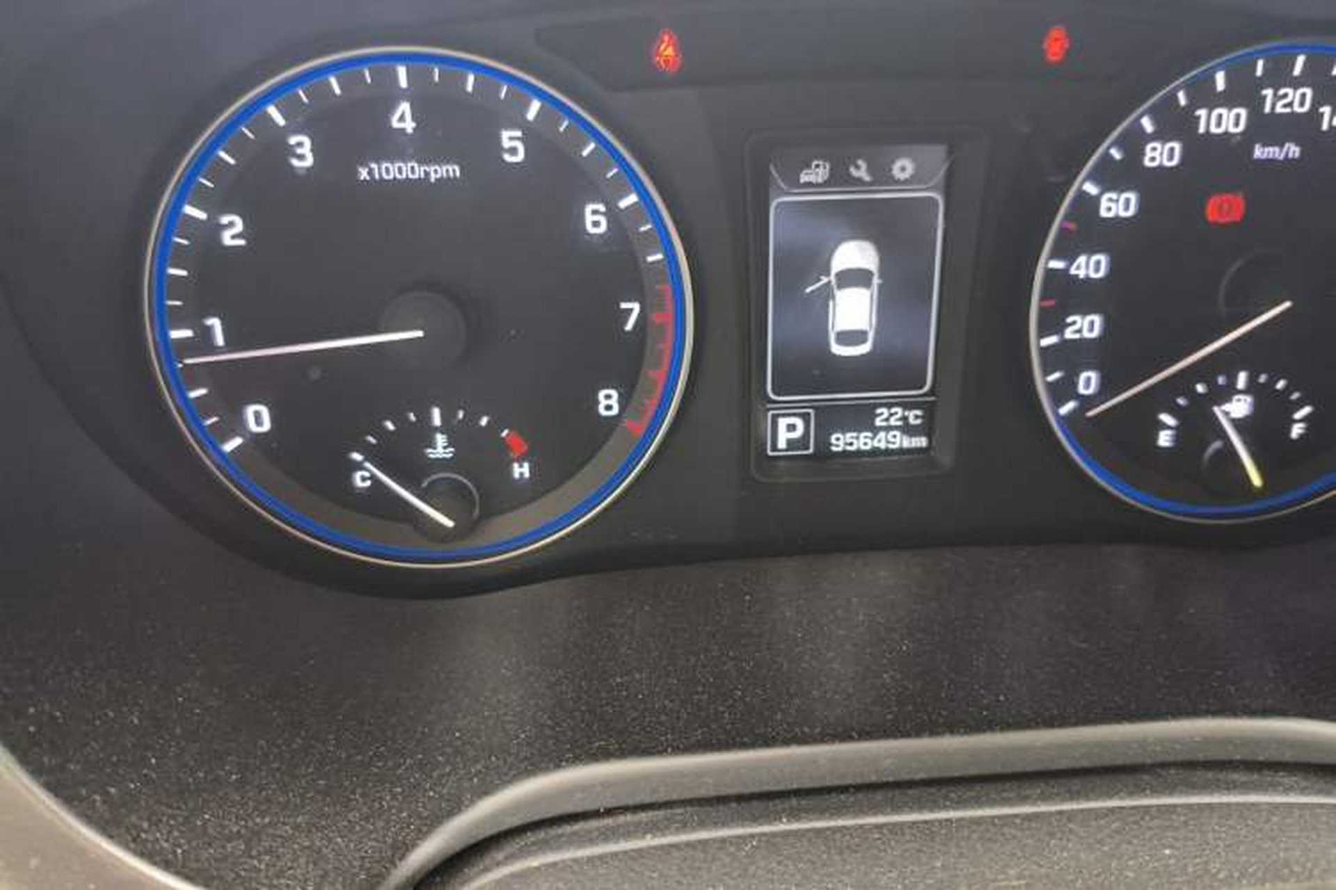 Used Hyundai Mistra 2014 1.8L Automatic Smart GLS Odometer Close Up