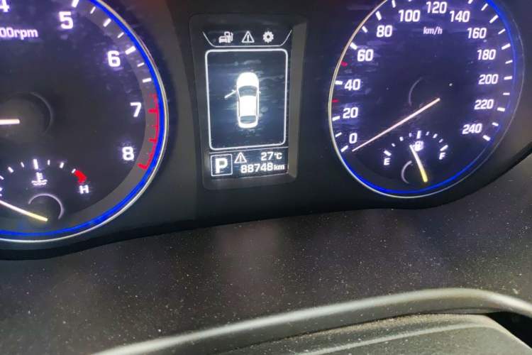 Used Hyundai Mistra 2014 1.8L Automatic Smart GLS Odometer Close Up
