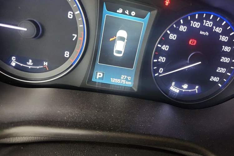 Used Hyundai Mistra 2014 1.8L Automatic Deluxe DLX Model Odometer Close Up