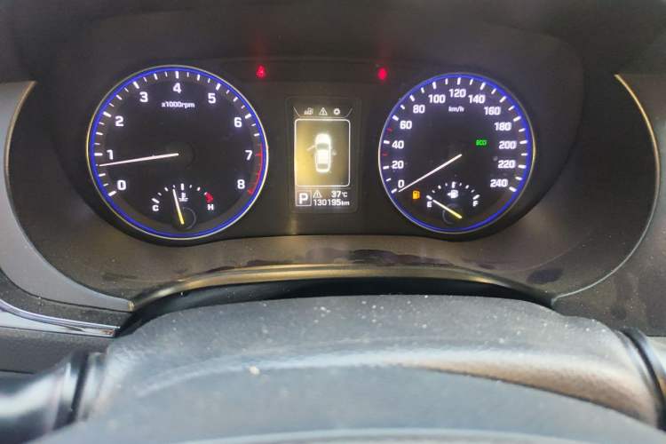 Used Hyundai Mistra 2014 1.8L Automatic Smart GLS Odometer Close Up