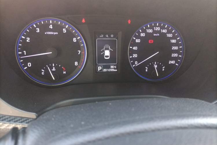 Used Hyundai Mistra 2014 1.8L Automatic Smart GLS Odometer Close Up