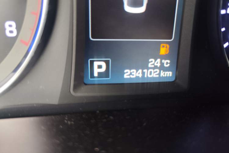 Used Hyundai Mistra 2014 1.8L Automatic Deluxe DLX Model Odometer Close Up