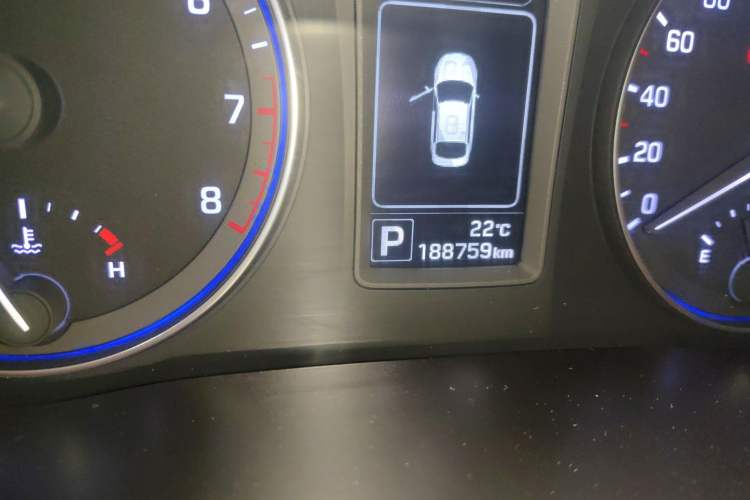 Used Hyundai Mistra 2014 1.8L Automatic Smart GLS Odometer Close Up