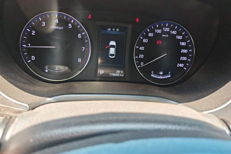 Used Hyundai Mistra 2014 1.8L Automatic Deluxe DLX Model Odometer Close Up
