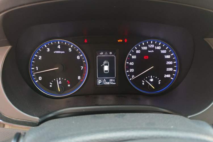 Used Hyundai Mistra 2014 1.8L Automatic Smart GLS Odometer Close Up