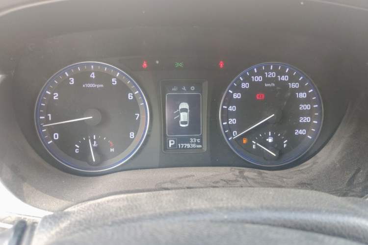 Used Hyundai Mistra 2014 1.8L Automatic Smart GLS Odometer Close Up