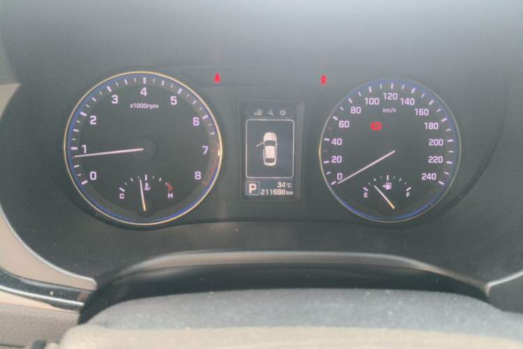 Used Hyundai Mistra 2014 1.8L Automatic Smart GLS Odometer Close Up