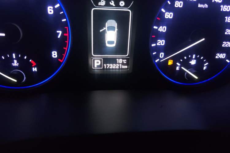 Used Hyundai Mistra 2014 1.8L Automatic Smart GLS Odometer Close Up