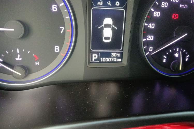 Used Hyundai Mistra 2014 1.8L Automatic Smart GLS Odometer Close Up