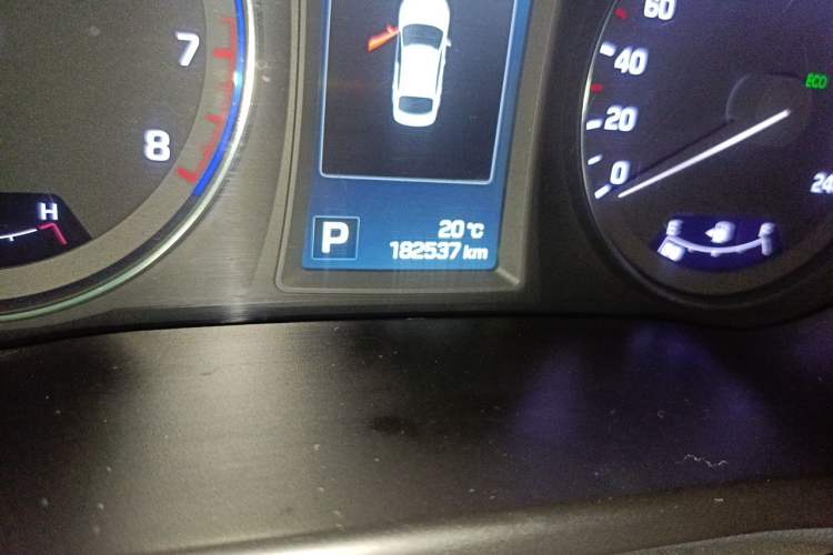 Used Hyundai Mistra 2014 1.8L Automatic Deluxe DLX Model Odometer Close Up