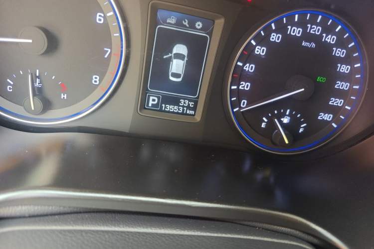 Used Hyundai Mistra 2014 1.8L Automatic Smart GLS Odometer Close Up