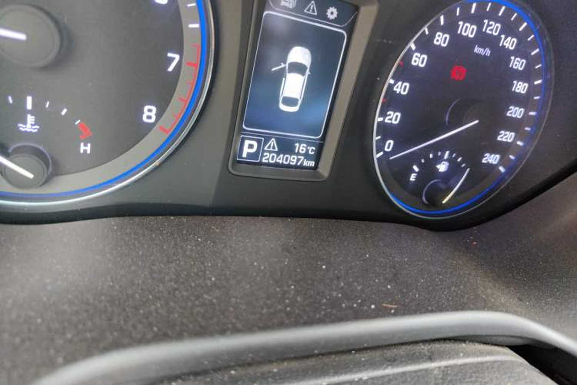 Used Hyundai Mistra 2014 1.8L Automatic Smart GLS Odometer Close Up