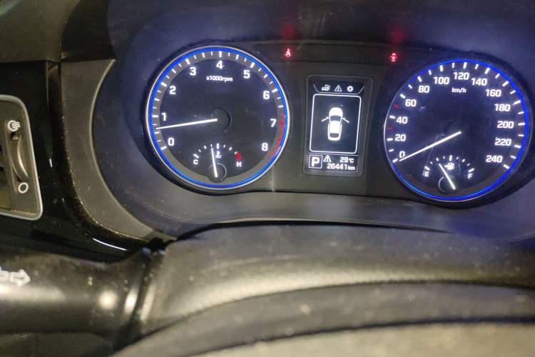 Used Hyundai Mistra 2014 1.8L Automatic Smart GLS Odometer Close Up