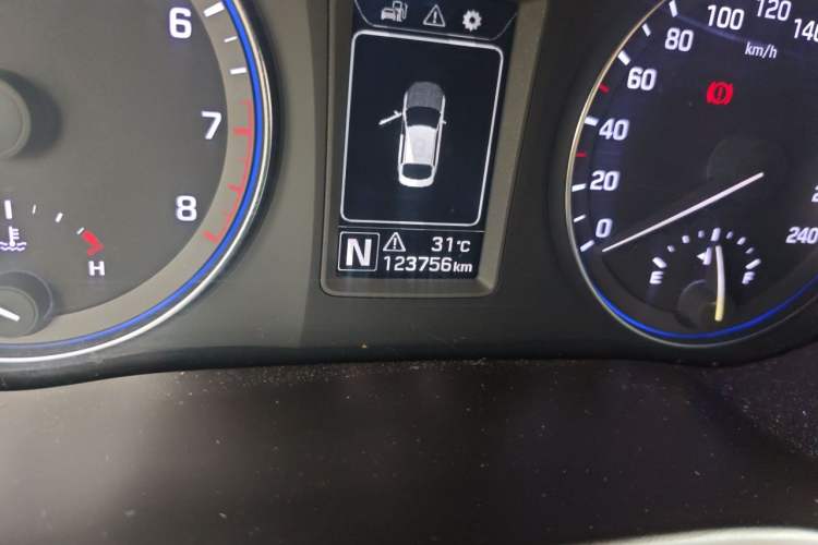 Used Hyundai Mistra 2014 1.8L Automatic Smart GLS Odometer Close Up