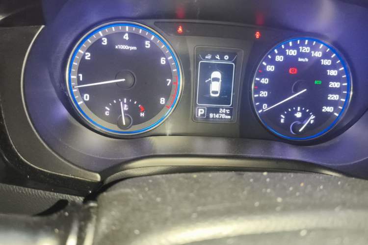 Used Hyundai Mistra 2014 1.8L Automatic Smart GLS Odometer Close Up