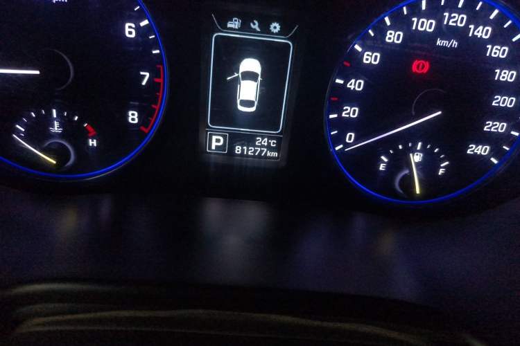 Used Hyundai Mistra 2014 1.8L Automatic Smart GLS Odometer Close Up