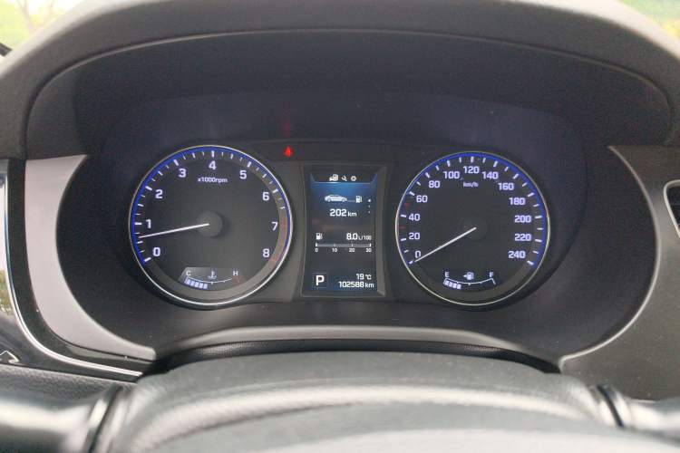 Used Hyundai Mistra 2014 1.8L Automatic Deluxe DLX Model Odometer Close Up