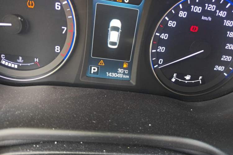 Used Hyundai Mistra 2014 1.8L Automatic Deluxe DLX Model Odometer Close Up