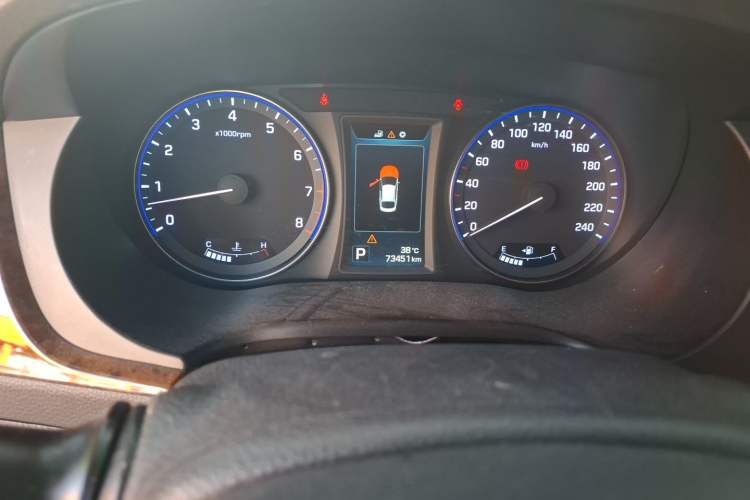 Used Hyundai Mistra 2014 1.8L Automatic Deluxe DLX Model Odometer Close Up