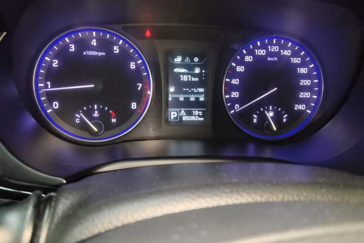 Used Hyundai Mistra 2014 1.8L Automatic Smart GLS Odometer Close Up
