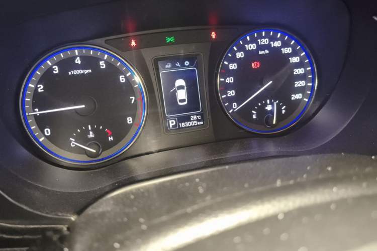 Used Hyundai Mistra 2014 1.8L Automatic Smart GLS Odometer Close Up