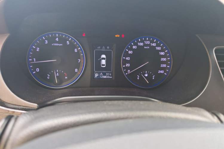 Used Hyundai Mistra 2014 1.8L Automatic Smart GLS Odometer Close Up