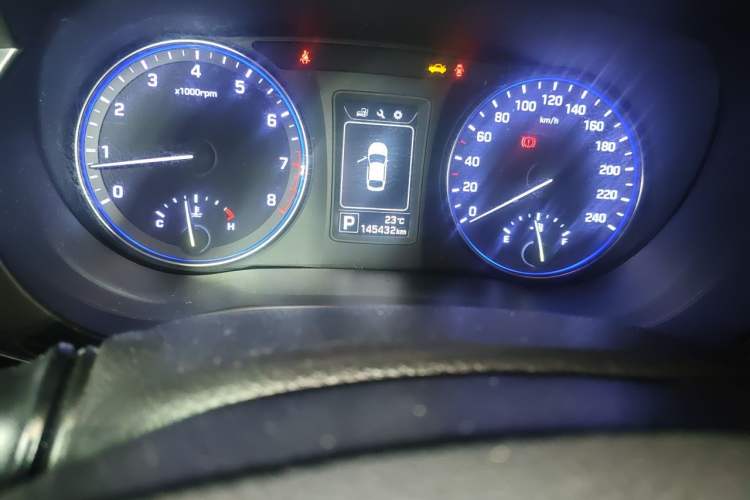 Used Hyundai Mistra 2014 1.8L Automatic Smart GLS Odometer Close Up