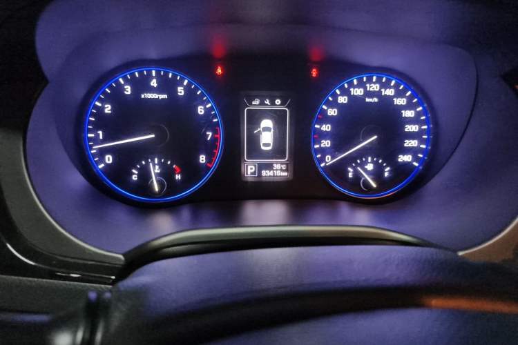 Used Hyundai Mistra 2014 1.8L Automatic Smart GLS Odometer Close Up
